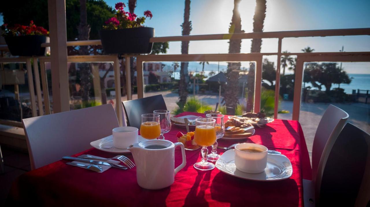 Hotel Club Oustal Del Mar Le Lavandou Exterior foto
