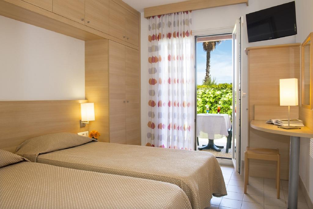 Hotel Club Oustal Del Mar Le Lavandou Exterior foto
